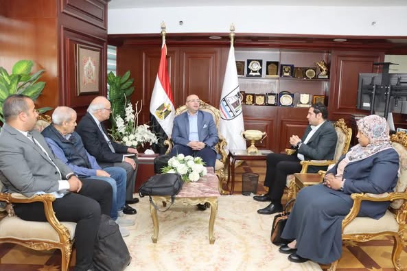 محافظ بني سويف يبحث مع وفد معهد التخطيط القومي مشروع المنطقة المتكاملة للتصنيع الزراعي بسمسطا 